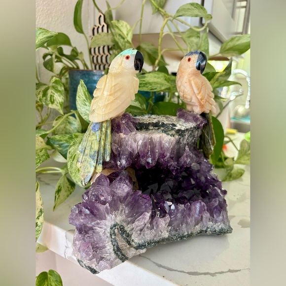 Parrot Carvings on Amethyst - Picture 4 of 7